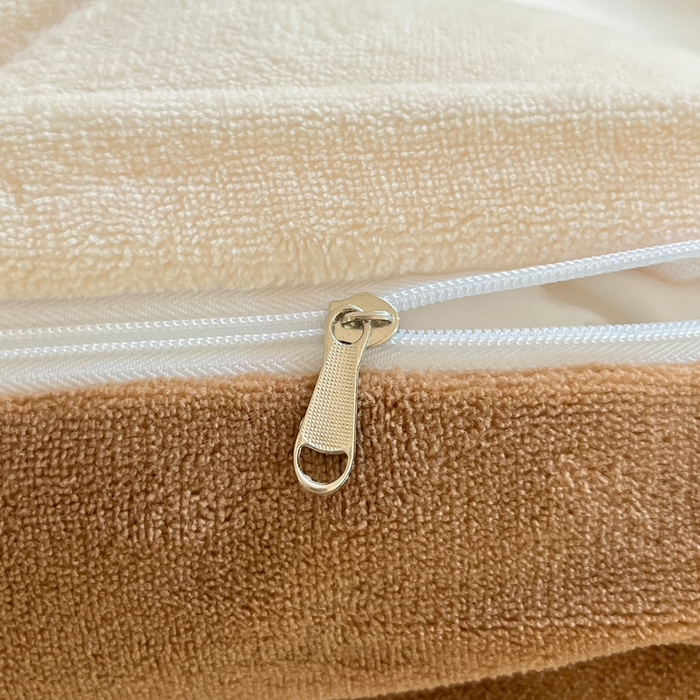 91家纺网 家纺一手货源 找家纺 丽涵家纺 2025秋冬新款全工艺牛奶绒大版毛巾绣四件套 小狗摇摇乐-奶白