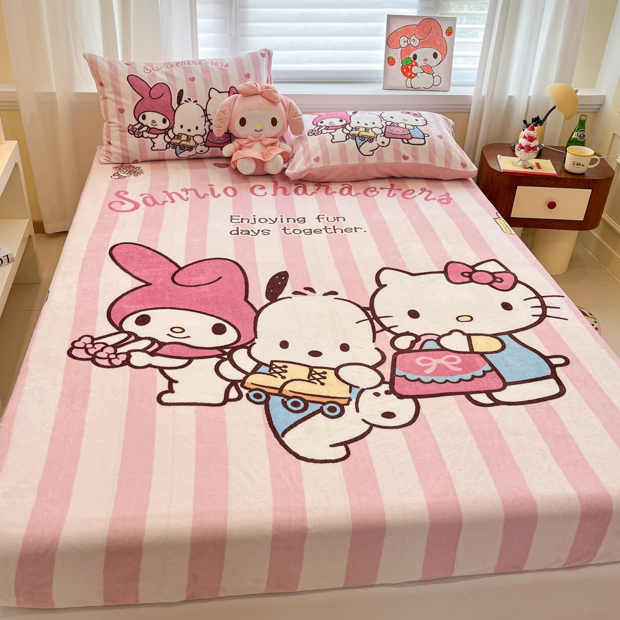 91家纺网 家纺一手货源 找家纺 金爱家 2025新款大版三丽鸥高克重牛奶绒保暖床笠 绒大版单品-购物三小只