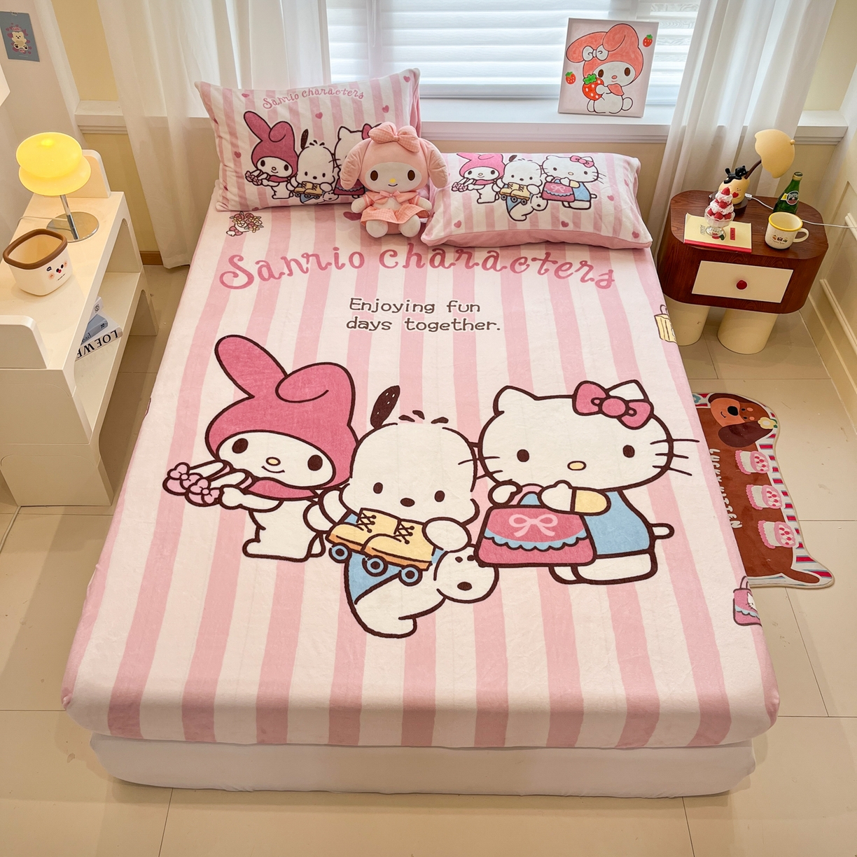 91家纺网 家纺一手货源 找家纺 金爱家 2025新款大版三丽鸥高克重牛奶绒保暖床笠 绒大版单品-购物三小只