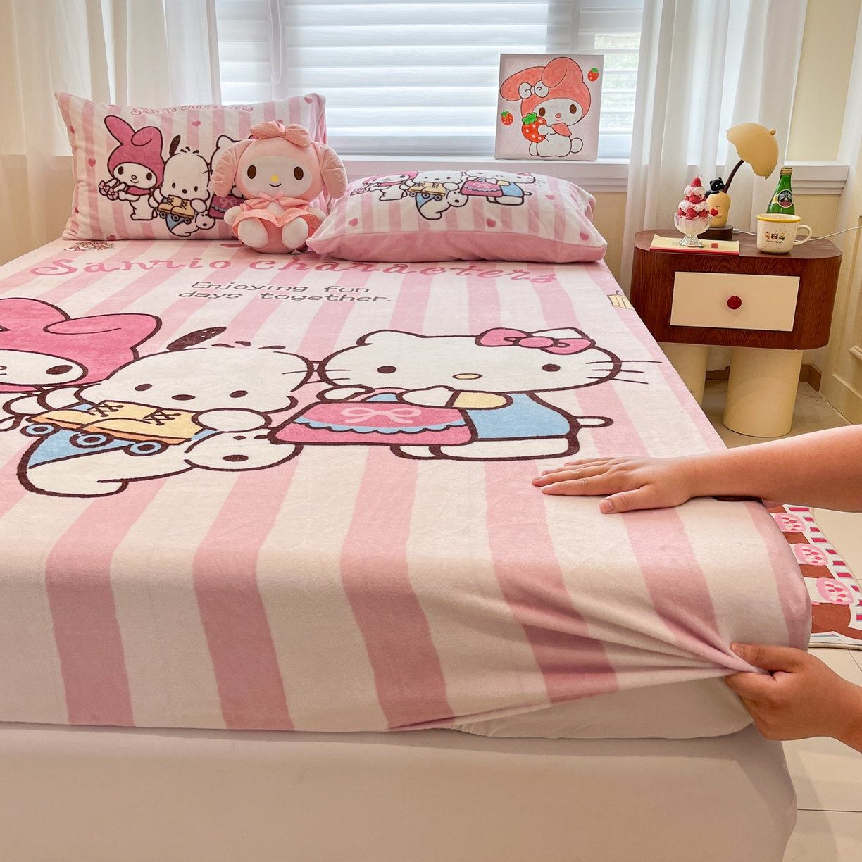 91家纺网 家纺一手货源 找家纺 金爱家 2025新款大版三丽鸥高克重牛奶绒保暖床笠 绒大版单品-购物三小只