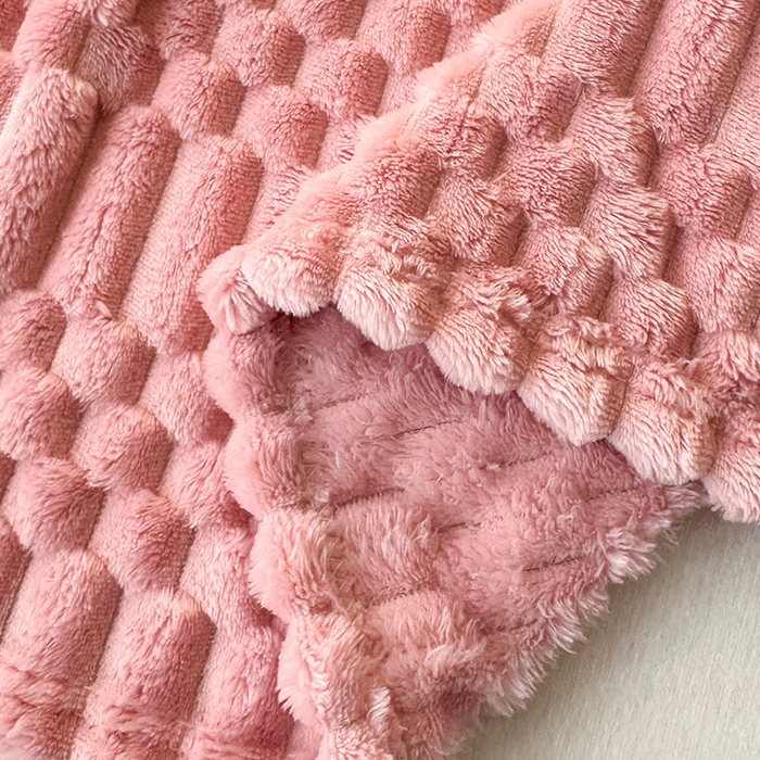 91家纺网 家纺一手货源 找家纺 栩裕纺织 2025春夏新款子母金龟绒毛毯毯子 玫瑰粉