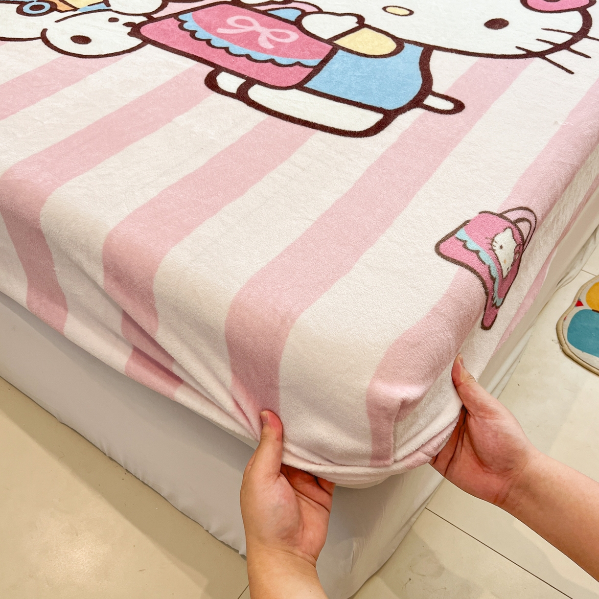 91家纺网 家纺一手货源 找家纺 金爱家 2025新款大版三丽鸥高克重牛奶绒保暖床笠 绒大版单品-购物三小只