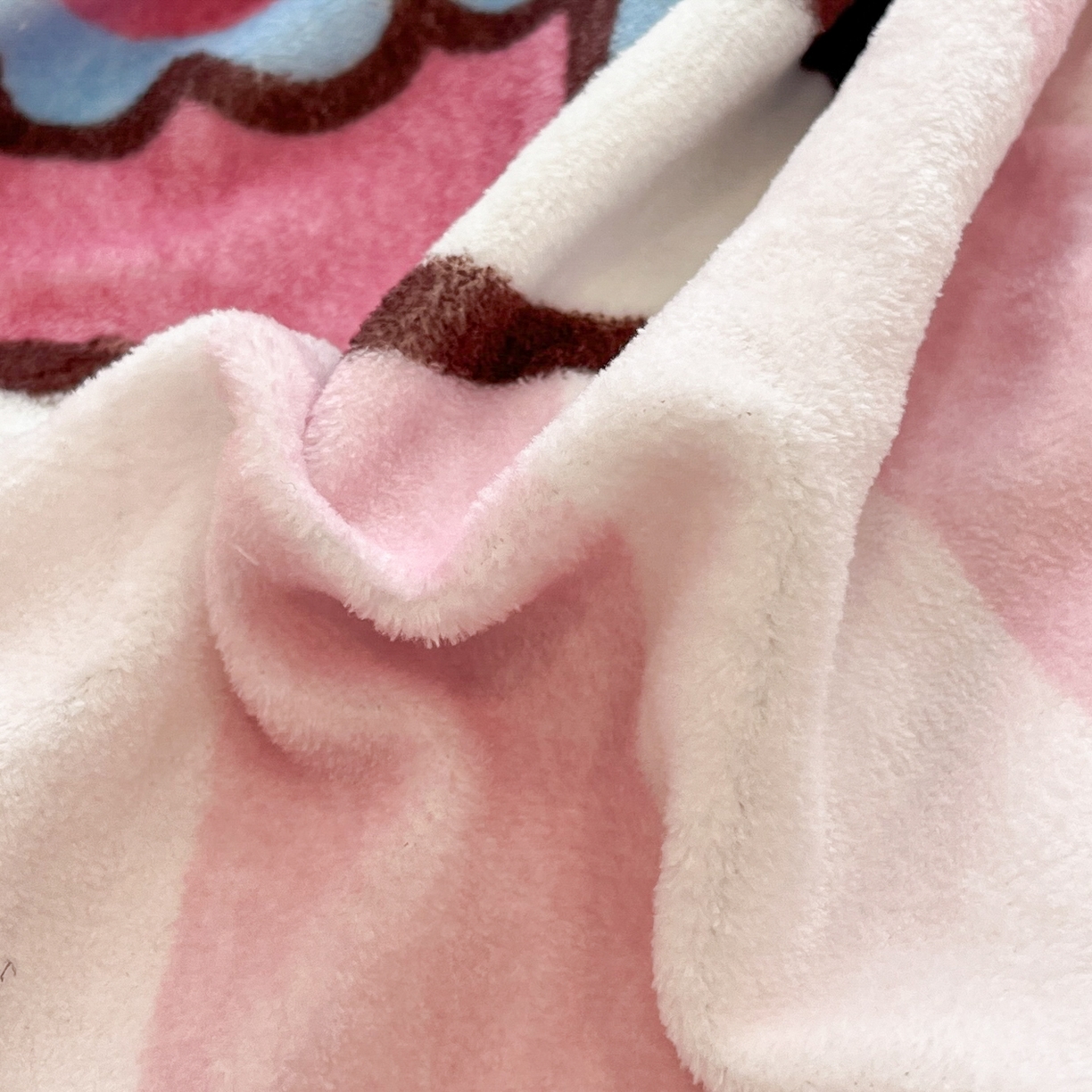 91家纺网 家纺一手货源 找家纺 金爱家 2025新款大版三丽鸥高克重牛奶绒保暖床笠 绒大版单品-购物三小只