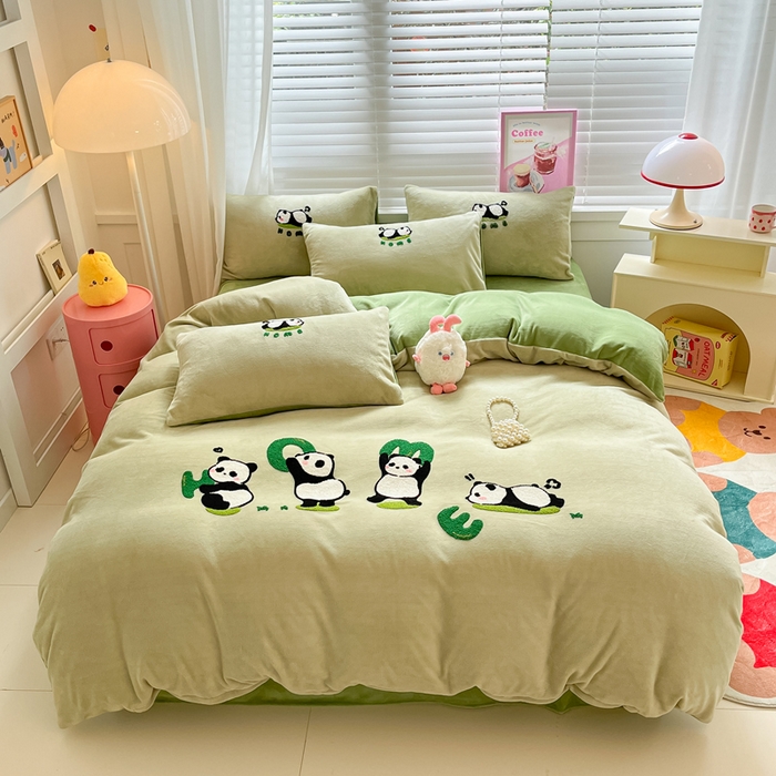 丽涵家纺 2025秋冬新款全工艺牛奶绒大版毛巾绣四件套 熊猫屋-巩绿