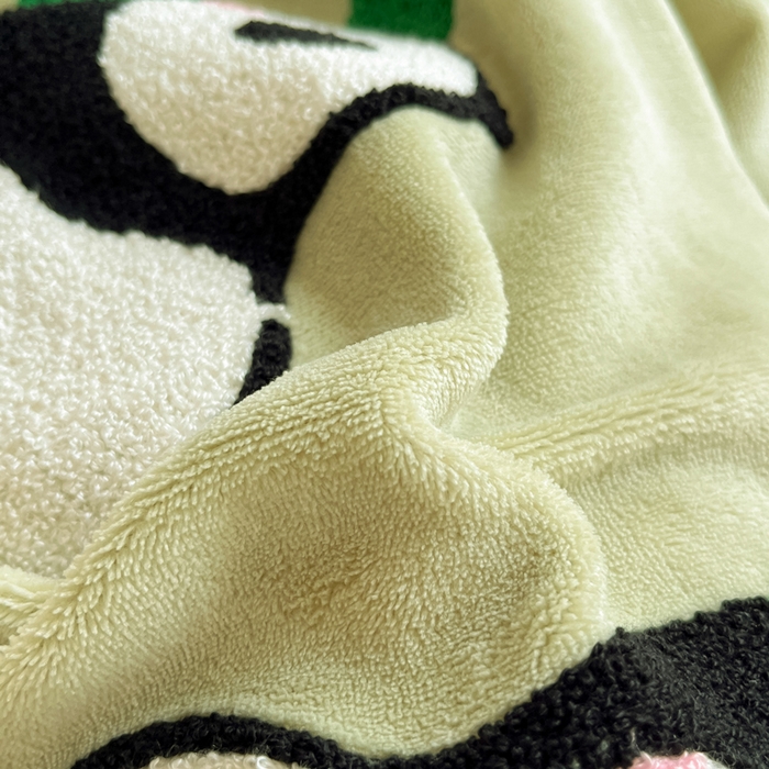 91家纺网 家纺一手货源 找家纺 丽涵家纺 2025秋冬新款全工艺牛奶绒大版毛巾绣四件套 熊猫屋-巩绿