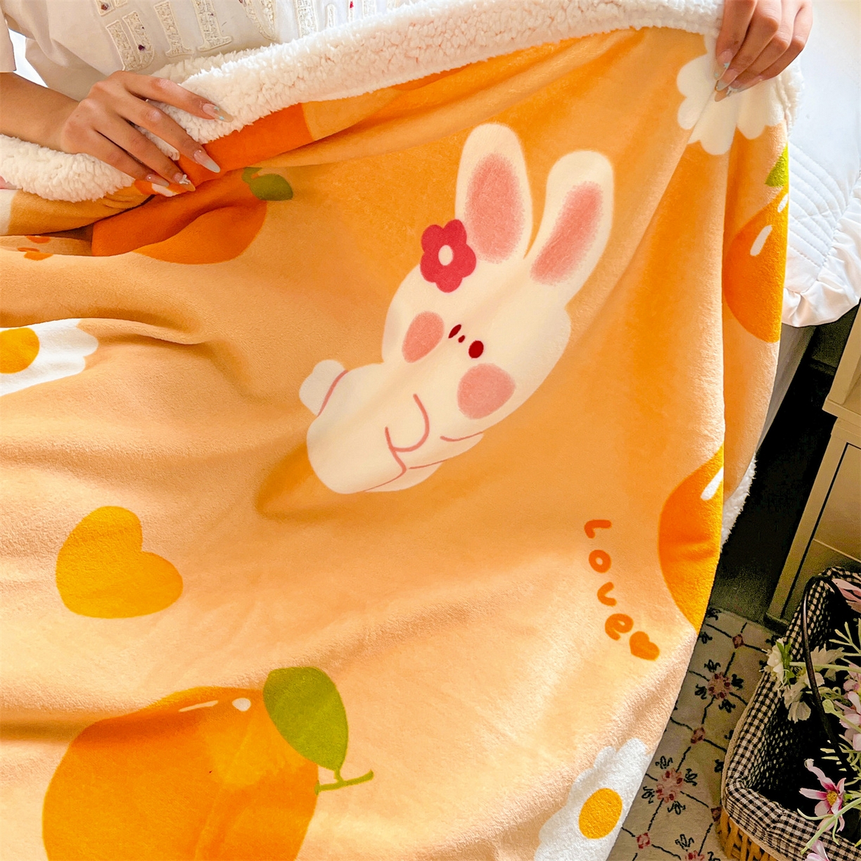 91家纺网 家纺一手货源 找家纺 名兮 2025新款秋冬高克重牛奶绒羊羔绒多功能盖毯 毛毯-兔兔派对