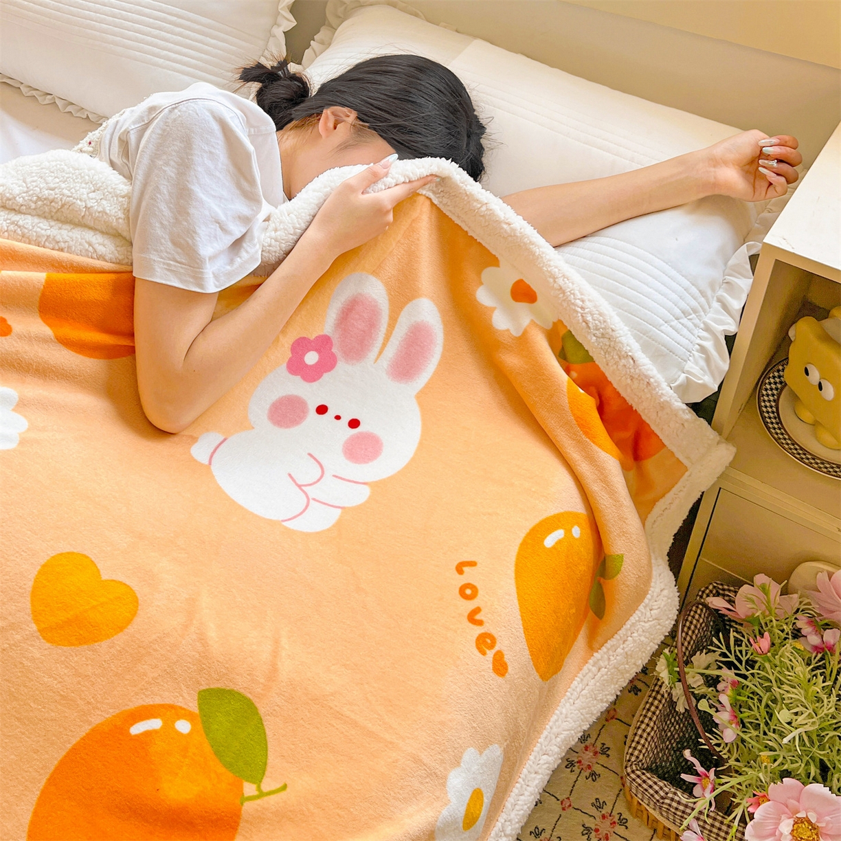 91家纺网 家纺一手货源 找家纺 名兮 2025新款秋冬高克重牛奶绒羊羔绒多功能盖毯 毛毯-兔兔派对