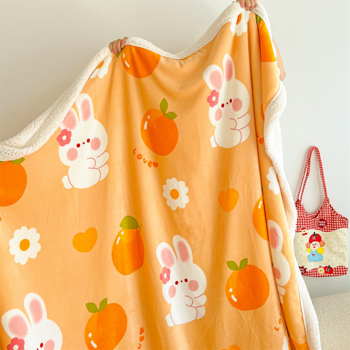 91家纺网 家纺一手货源 找家纺 名兮 2025新款秋冬高克重牛奶绒羊羔绒多功能盖毯 毛毯-兔兔派对