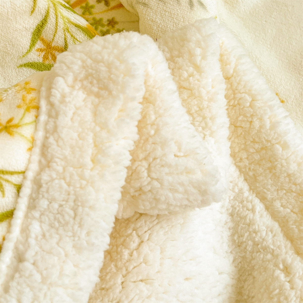 91家纺网 家纺一手货源 找家纺 名兮 2025新款秋冬高克重牛奶绒羊羔绒多功能盖毯 毛毯-仙草