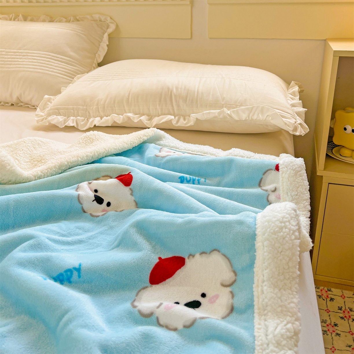 91家纺网 家纺一手货源 找家纺 名兮 2025新款秋冬高克重牛奶绒羊羔绒多功能盖毯 毛毯-小红帽