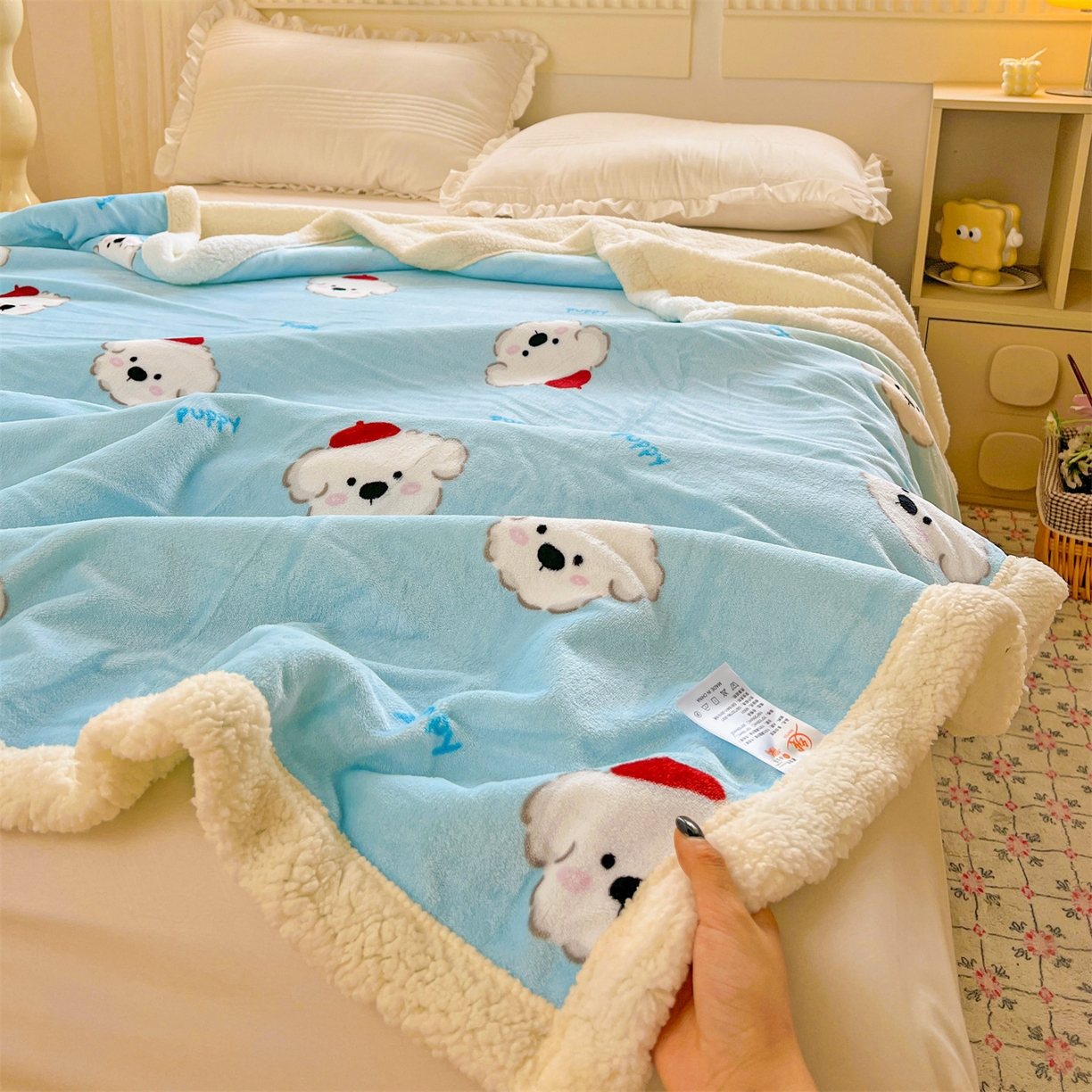 91家纺网 家纺一手货源 找家纺 名兮 2025新款秋冬高克重牛奶绒羊羔绒多功能盖毯 毛毯-小红帽