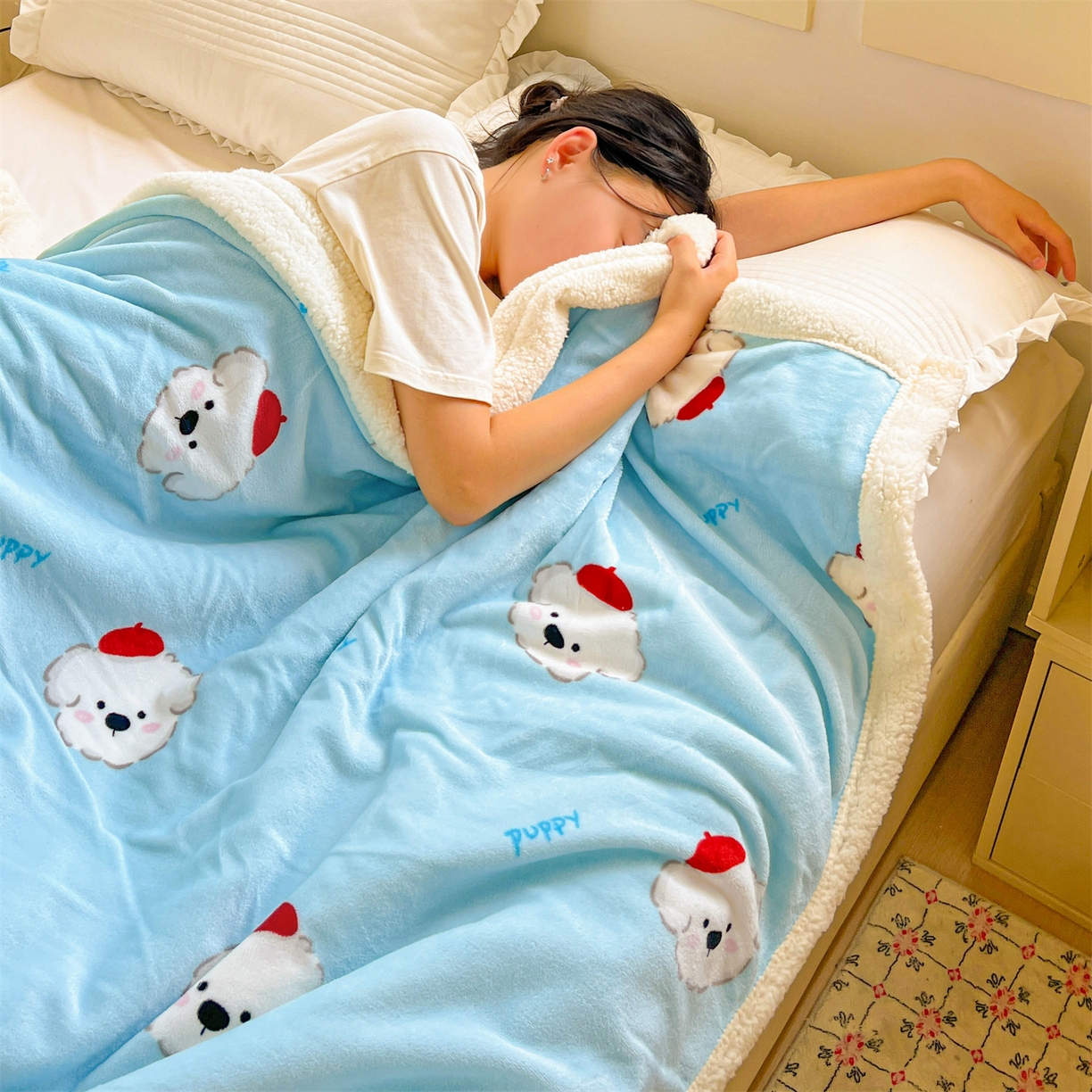 91家纺网 家纺一手货源 找家纺 名兮 2025新款秋冬高克重牛奶绒羊羔绒多功能盖毯 毛毯-小红帽