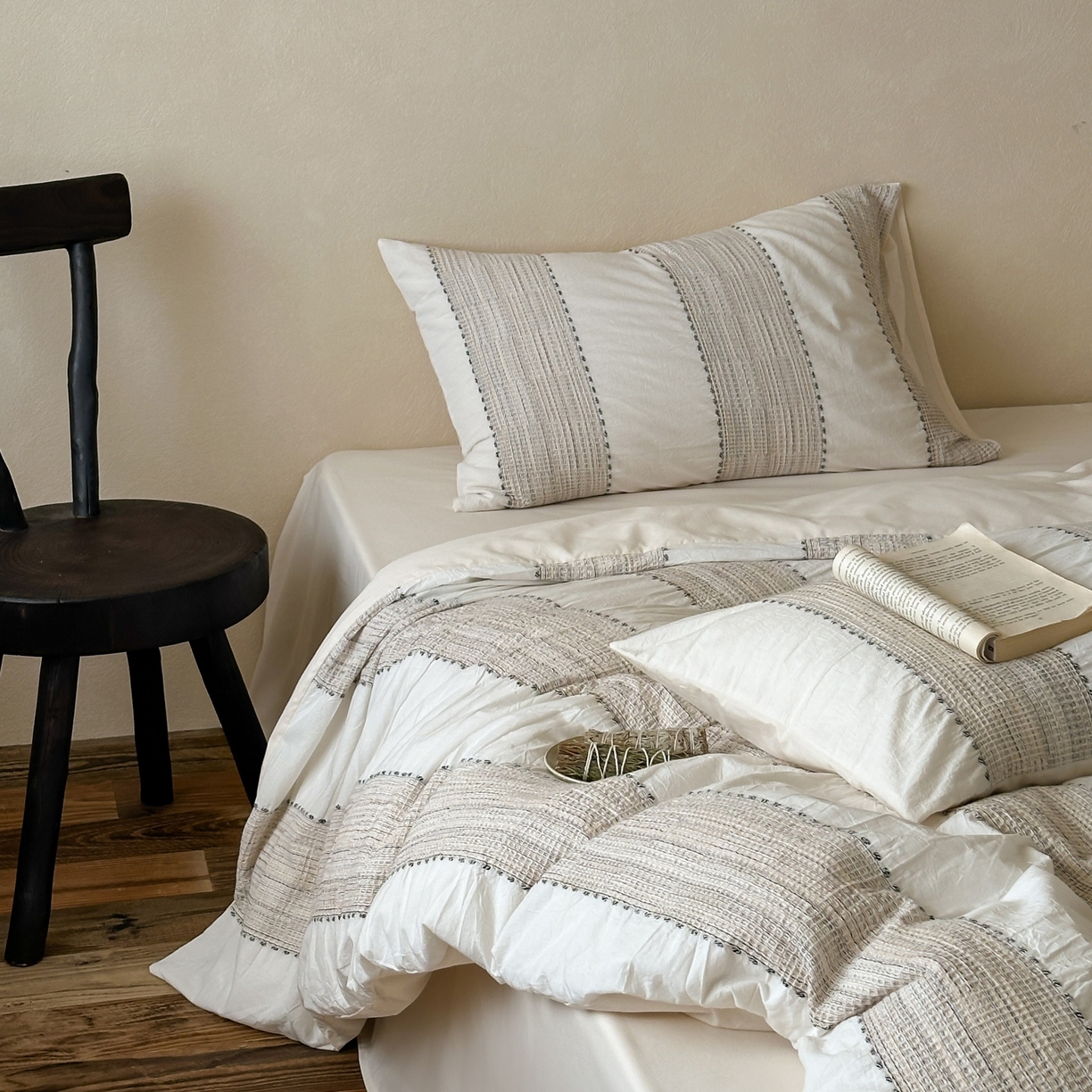 91家纺网 家纺一手货源 找家纺 云上 2025新款法式全棉纯棉串绳华夫格四件套 串绳-米白