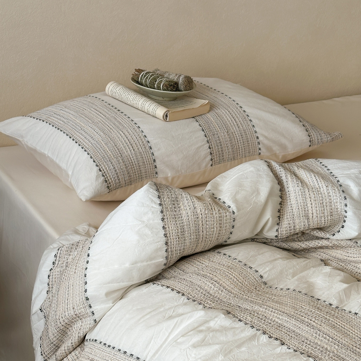 91家纺网 家纺一手货源 找家纺 云上 2025新款法式全棉纯棉串绳华夫格四件套 串绳-米白