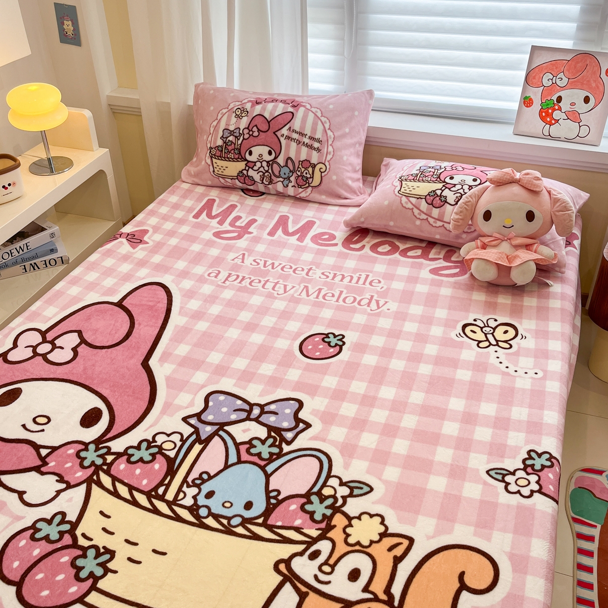 91家纺网 家纺一手货源 找家纺 金爱家 2025新款大版三丽鸥高克重牛奶绒保暖床笠 绒大版单品-野营美乐蒂