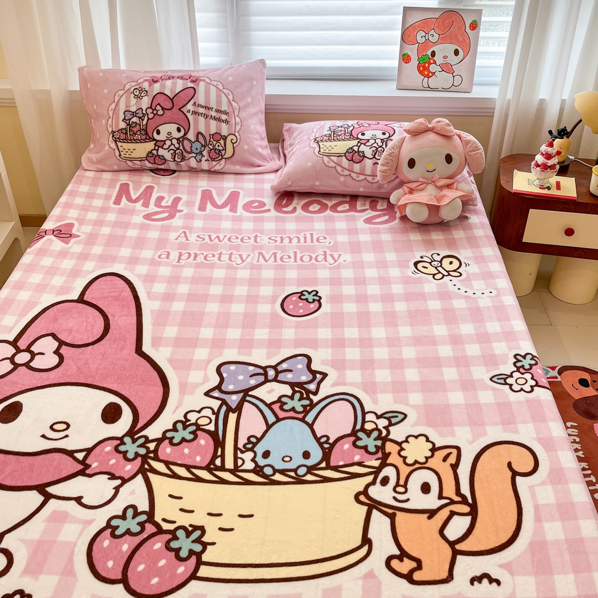 91家纺网 家纺一手货源 找家纺 金爱家 2025新款大版三丽鸥高克重牛奶绒保暖床笠 绒大版单品-野营美乐蒂