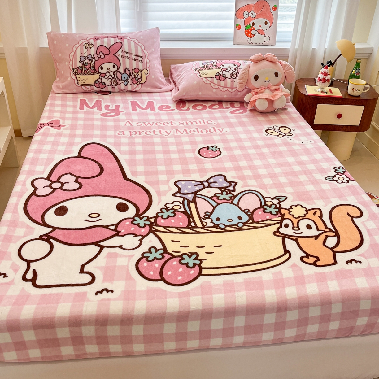 91家纺网 家纺一手货源 找家纺 金爱家 2025新款大版三丽鸥高克重牛奶绒保暖床笠 绒大版单品-野营美乐蒂