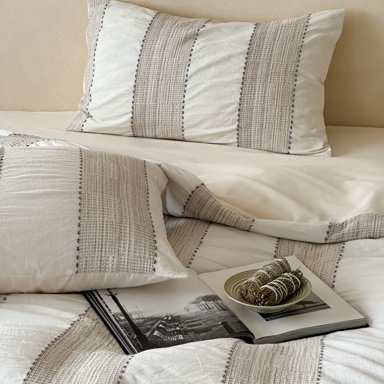 91家纺网 家纺一手货源 找家纺 云上 2025新款法式全棉纯棉串绳华夫格四件套 串绳-米白