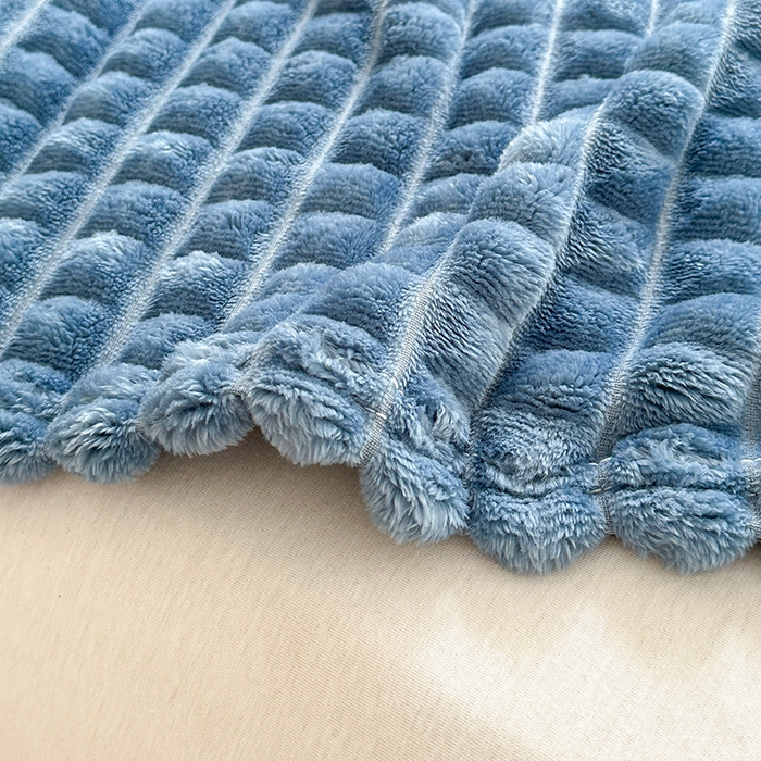 91家纺网 家纺一手货源 找家纺 栩裕纺织 2025春夏新款仿裘皮格子抽条毛毯-卷边款 贵族蓝