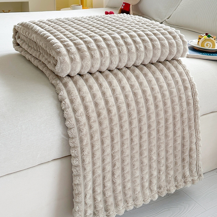 栩裕纺织 2025春夏新款仿裘皮格子抽条毛毯-卷边款 卡其