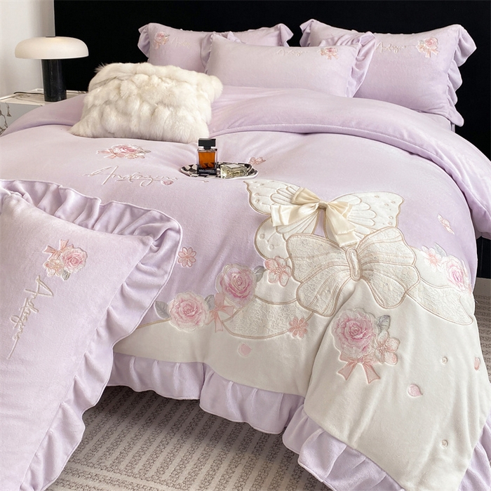 91家纺网 家纺一手货源 找家纺 （总）绒棉世家 2025秋冬新款A类牛奶绒宝宝绒刺绣韩版系列-浪漫蝴蝶结