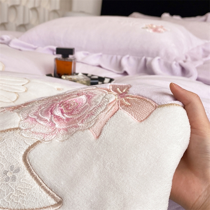 91家纺网 家纺一手货源 找家纺 （总）绒棉世家 2025秋冬新款A类牛奶绒宝宝绒刺绣韩版系列-浪漫蝴蝶结