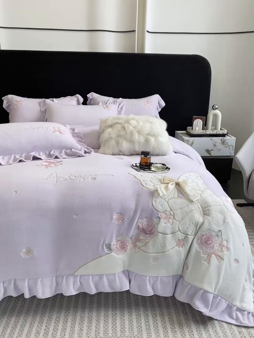 91家纺网 家纺一手货源 找家纺 （总）绒棉世家 2025秋冬新款A类牛奶绒宝宝绒刺绣韩版系列-浪漫蝴蝶结