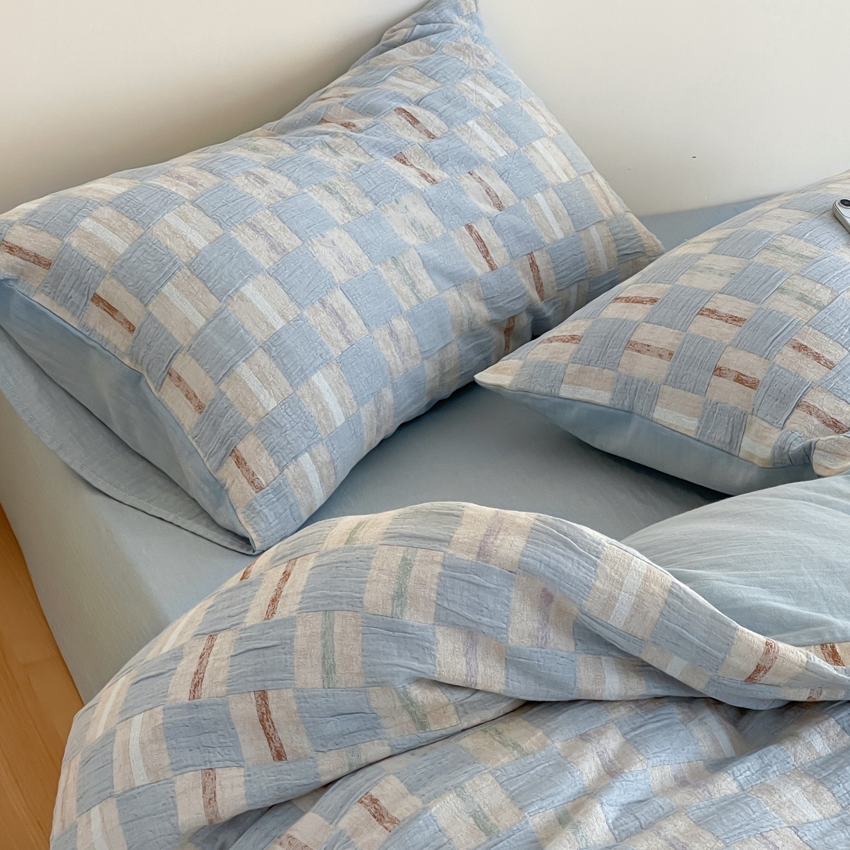 91家纺网 家纺一手货源 找家纺 云上 2025新款三层纱全棉纯棉色织大提花曲奇格子四件套 曲奇蓝格