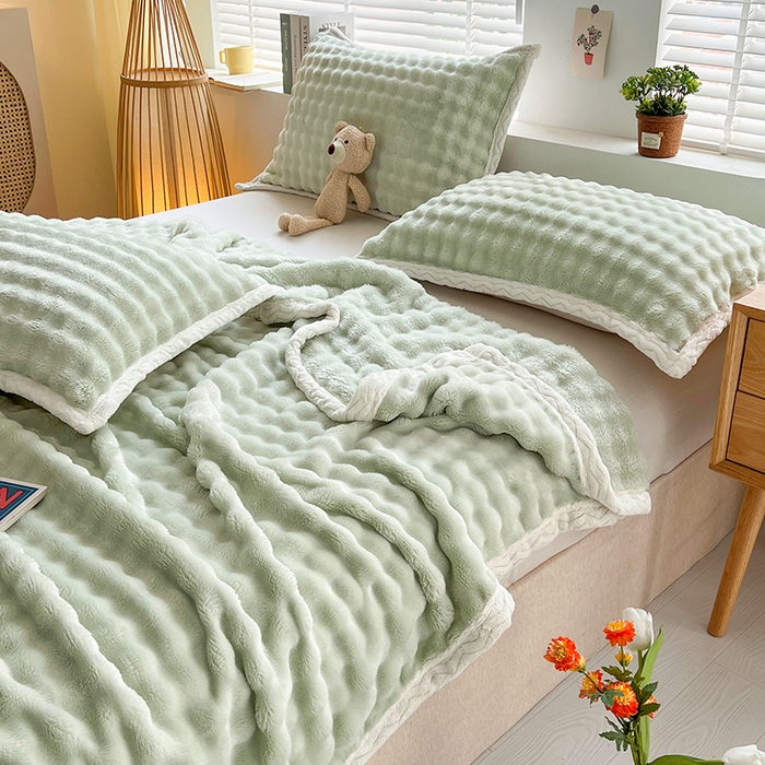 91家纺网 家纺一手货源 找家纺 （总）栩裕纺织 2025新款简约仿兔毛泡泡绒毛毯系列-包边款