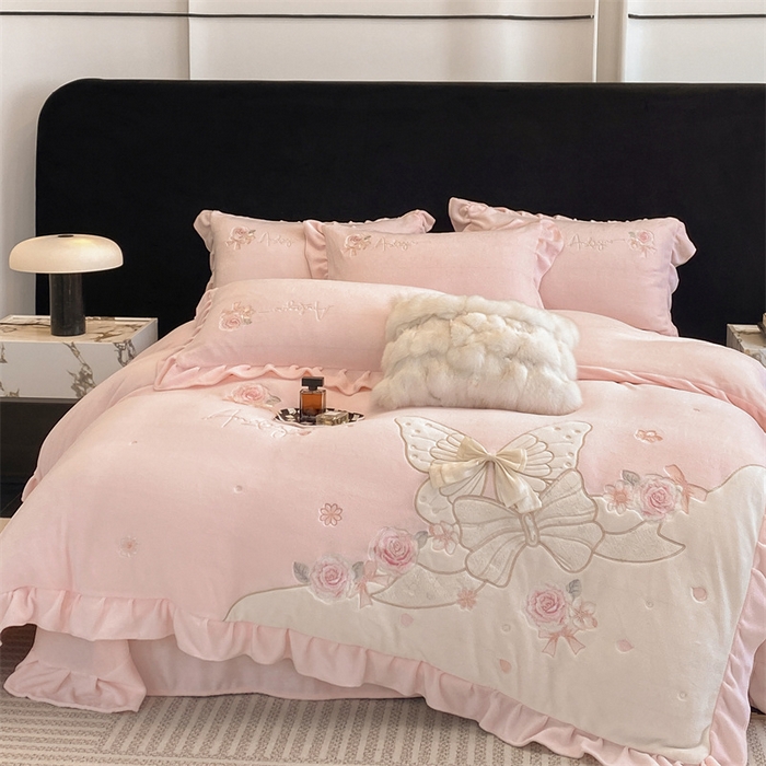 91家纺网 家纺一手货源 找家纺 绒棉世家 2025秋冬新款A类牛奶绒宝宝绒刺绣韩版系列-浪漫蝴蝶结 浪漫蝴蝶结-粉