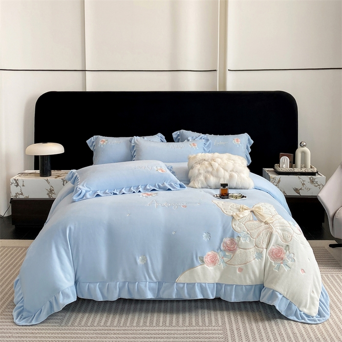 91家纺网 家纺一手货源 找家纺 绒棉世家 2025秋冬新款A类牛奶绒宝宝绒刺绣韩版系列-浪漫蝴蝶结 浪漫蝴蝶结-蓝