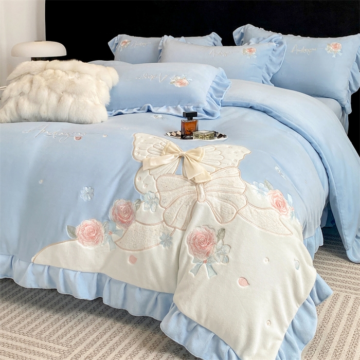 91家纺网 家纺一手货源 找家纺 绒棉世家 2025秋冬新款A类牛奶绒宝宝绒刺绣韩版系列-浪漫蝴蝶结 浪漫蝴蝶结-蓝