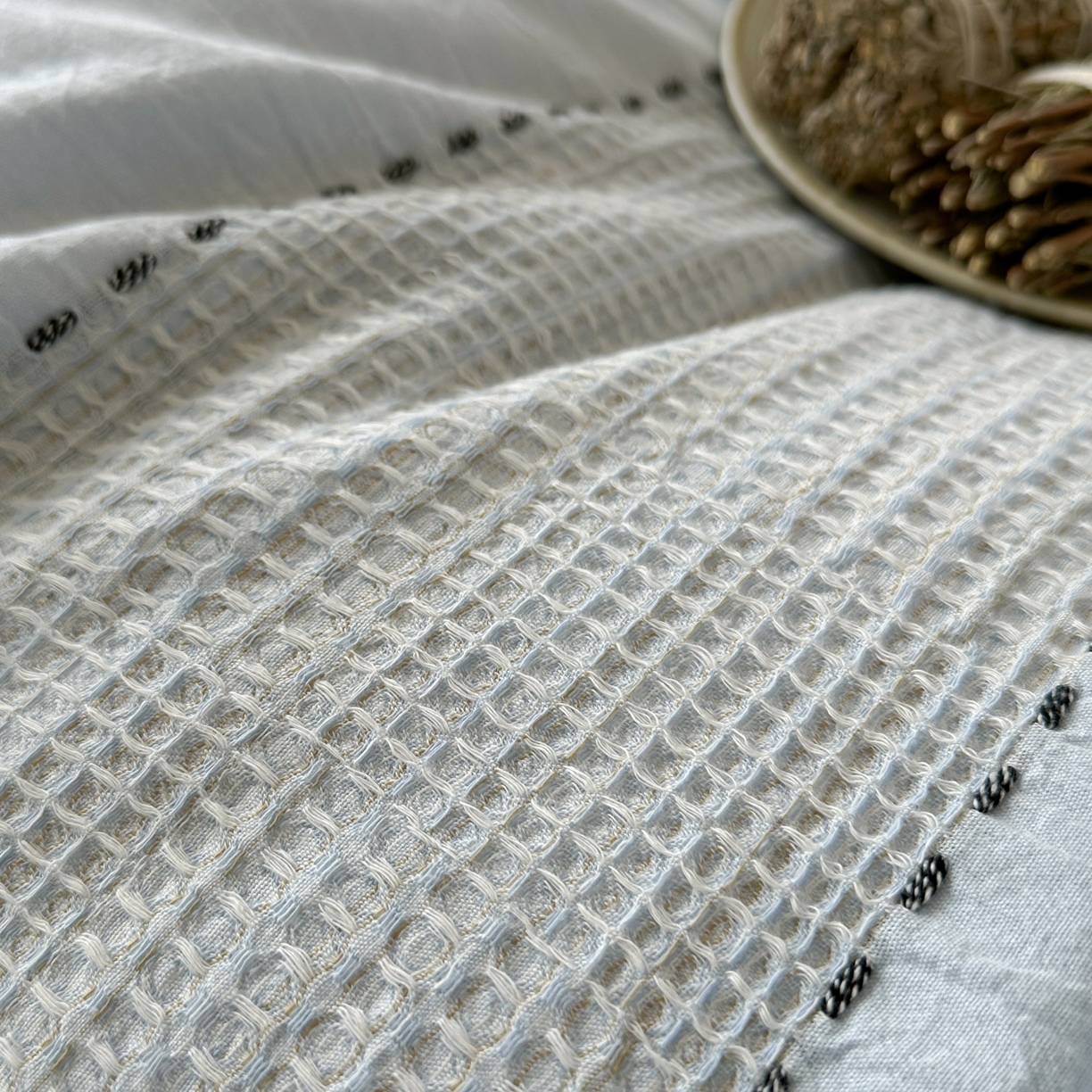 91家纺网 家纺一手货源 找家纺 云上 2025新款法式全棉纯棉串绳华夫格四件套 串绳-浅蓝