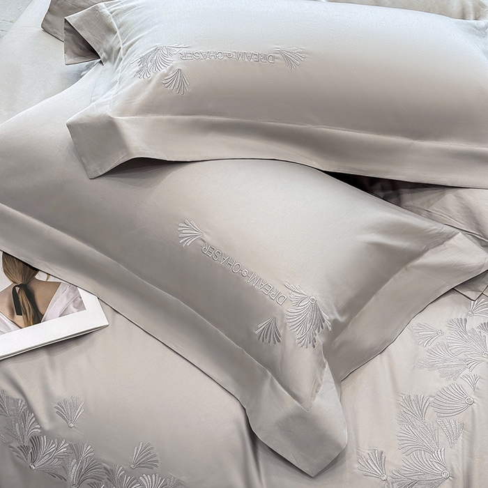 91家纺网 家纺一手货源 找家纺 星蕴家纺 2025新款贡缎长绒棉纯色四件套-多米 多米-山灰色