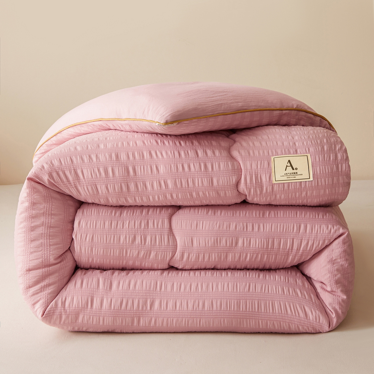 91家纺网 家纺一手货源 找家纺 合纵跨境工厂 2025秋冬新款7A抗菌A类大豆被子被芯跨境外贸一件代发亚马逊希音包过核价-双喷提花泡泡棉大豆被 柔和粉