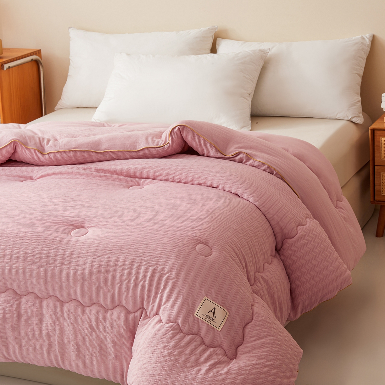 91家纺网 家纺一手货源 找家纺 合纵跨境工厂 2025秋冬新款7A抗菌A类大豆被子被芯跨境外贸一件代发亚马逊希音包过核价-双喷提花泡泡棉大豆被 柔和粉