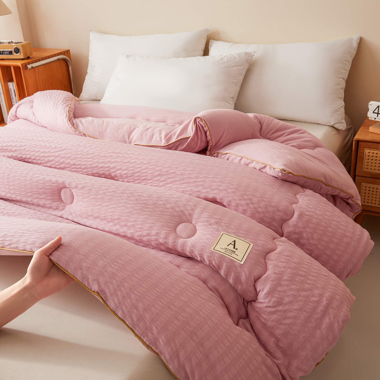 91家纺网 家纺一手货源 找家纺 合纵跨境工厂 2025秋冬新款7A抗菌A类大豆被子被芯跨境外贸一件代发亚马逊希音包过核价-双喷提花泡泡棉大豆被 柔和粉