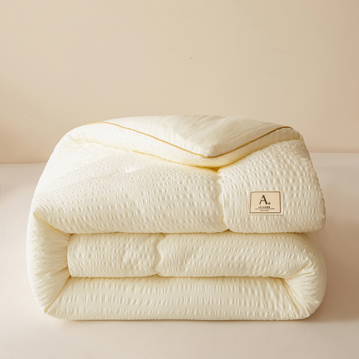 91家纺网 家纺一手货源 找家纺 合纵跨境工厂 2025秋冬新款7A抗菌A类大豆被子被芯跨境外贸一件代发亚马逊希音包过核价-双喷提花泡泡棉大豆被 凝脂白