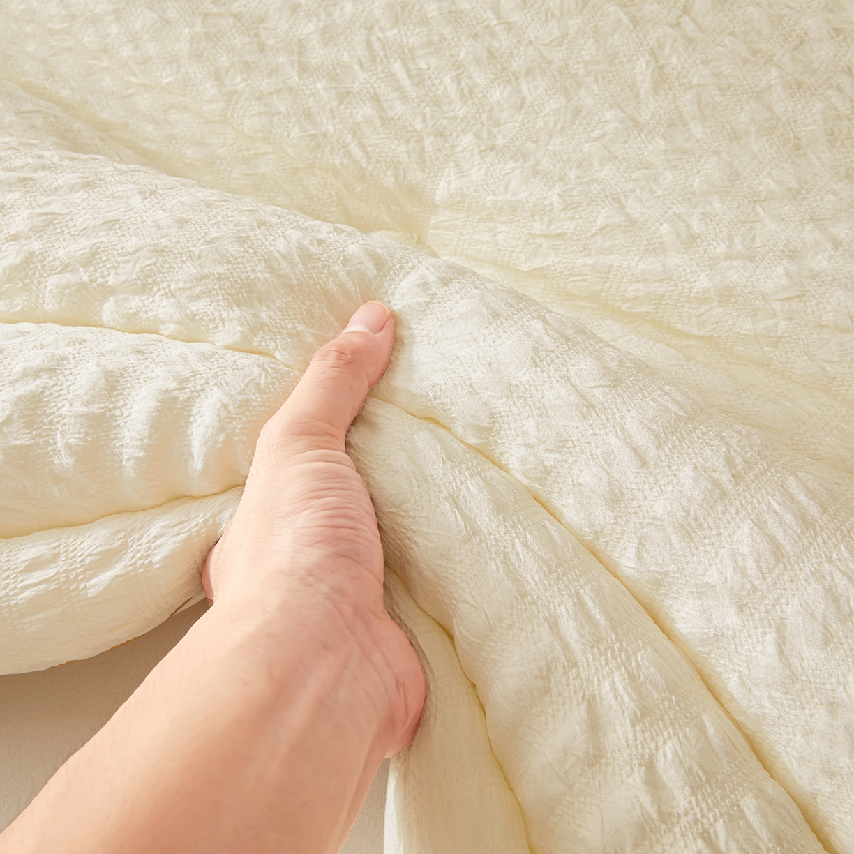 91家纺网 家纺一手货源 找家纺 合纵跨境工厂 2025秋冬新款7A抗菌A类大豆被子被芯跨境外贸一件代发亚马逊希音包过核价-双喷提花泡泡棉大豆被 凝脂白