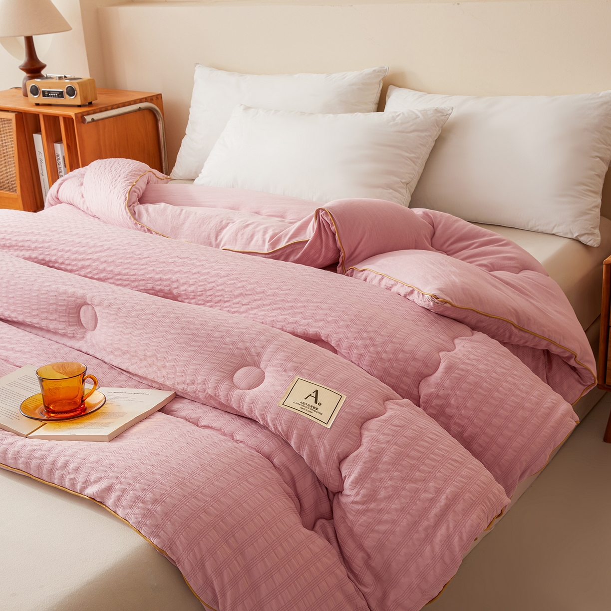 91家纺网 家纺一手货源 找家纺 合纵跨境工厂 2025秋冬新款7A抗菌A类大豆被子被芯跨境外贸一件代发亚马逊希音包过核价-双喷提花泡泡棉大豆被 柔和粉