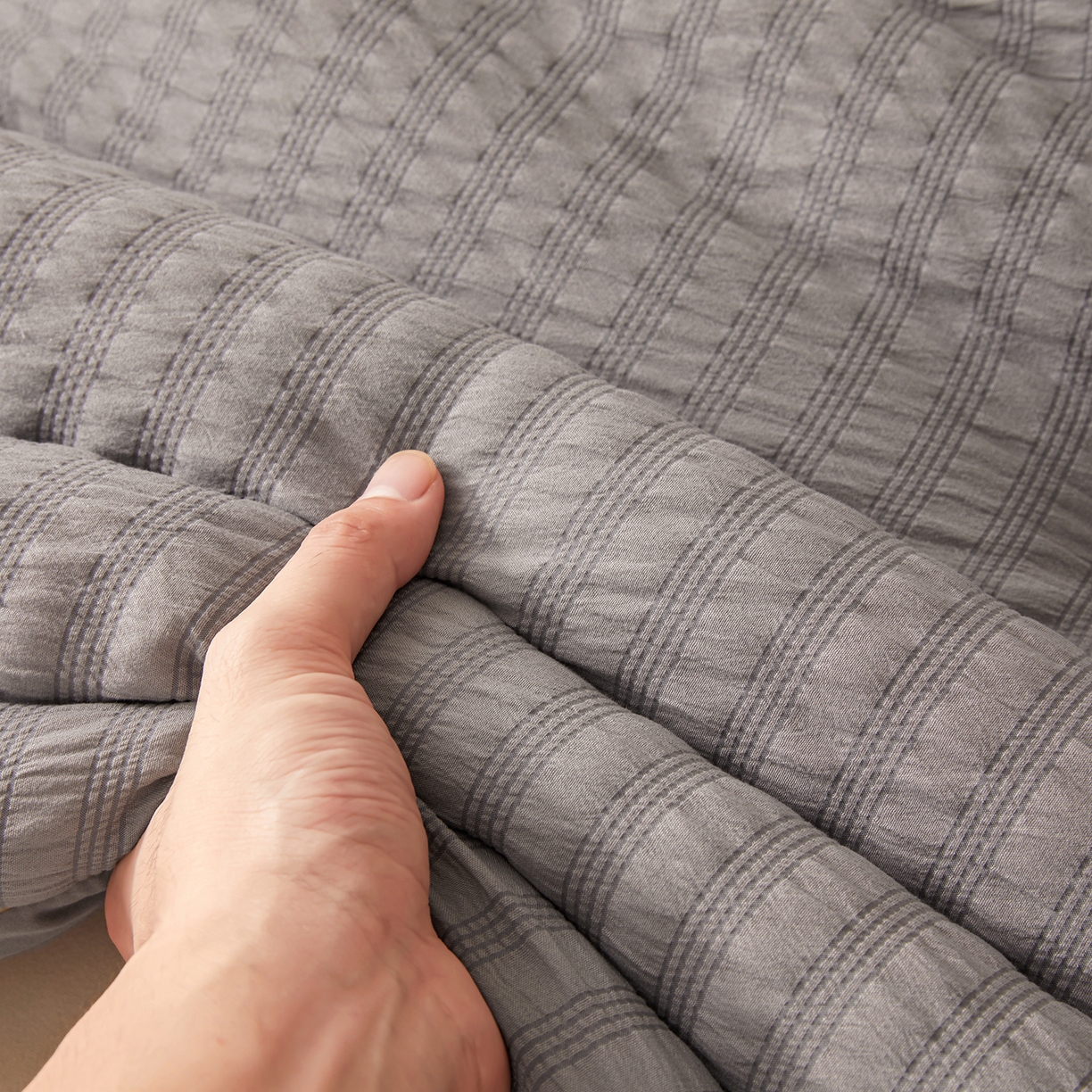 91家纺网 家纺一手货源 找家纺 合纵跨境工厂 2025秋冬新款7A抗菌A类大豆被子被芯跨境外贸一件代发亚马逊希音包过核价-双喷提花泡泡棉大豆被 高级灰