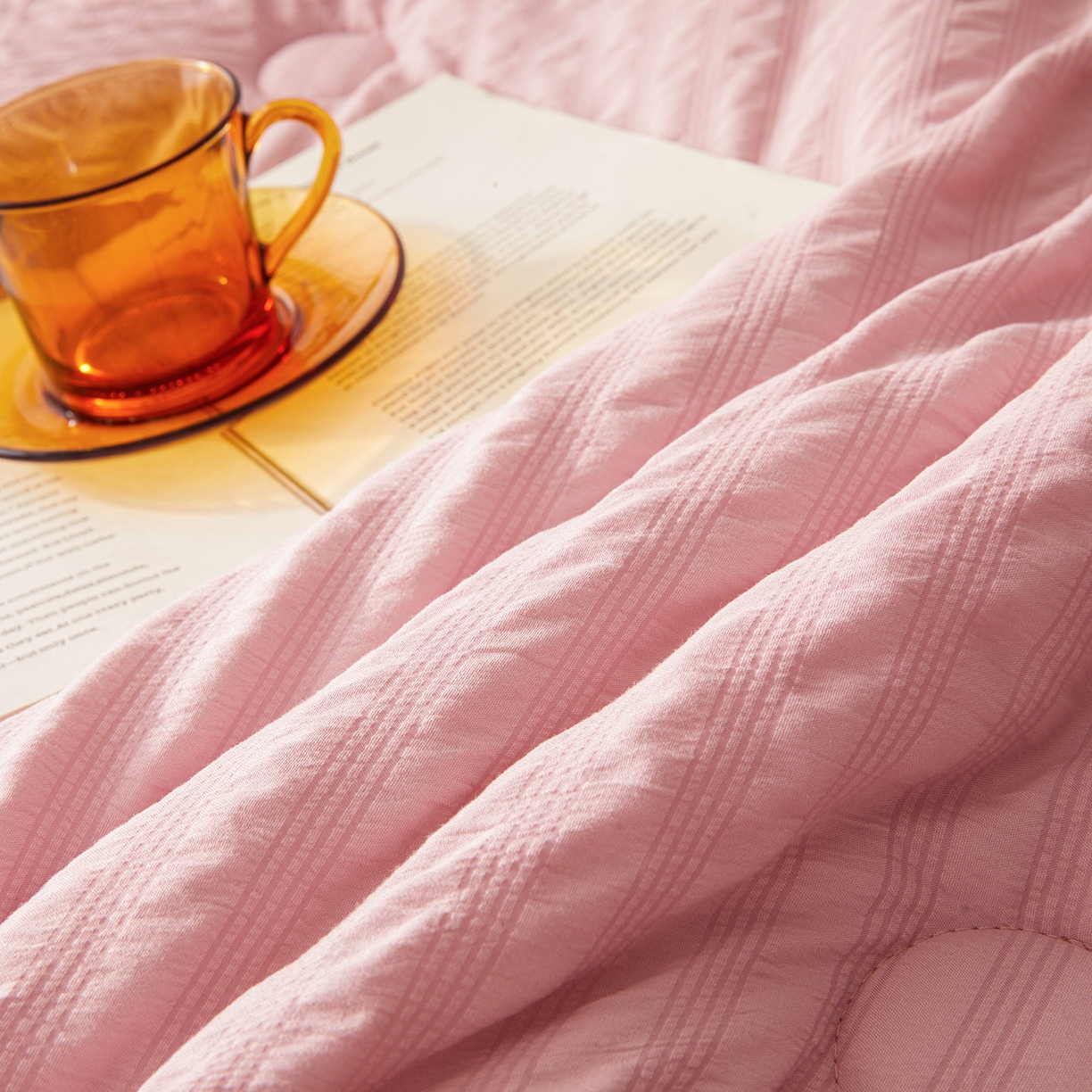 91家纺网 家纺一手货源 找家纺 合纵跨境工厂 2025秋冬新款7A抗菌A类大豆被子被芯跨境外贸一件代发亚马逊希音包过核价-双喷提花泡泡棉大豆被 柔和粉