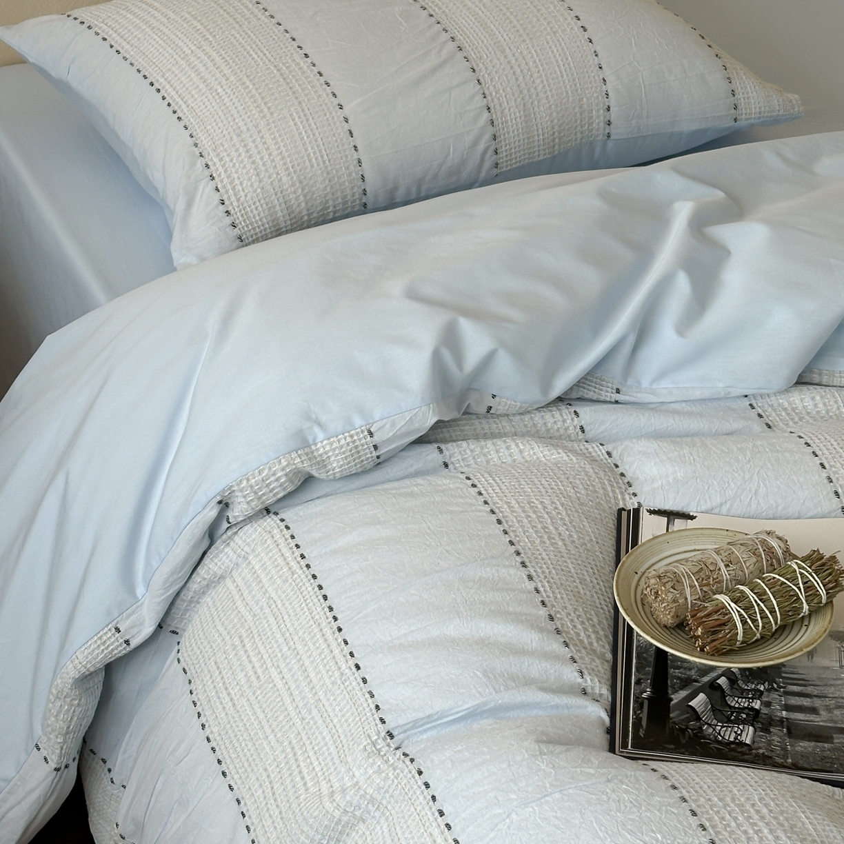 91家纺网 家纺一手货源 找家纺 云上 2025新款法式全棉纯棉串绳华夫格四件套 串绳-浅蓝