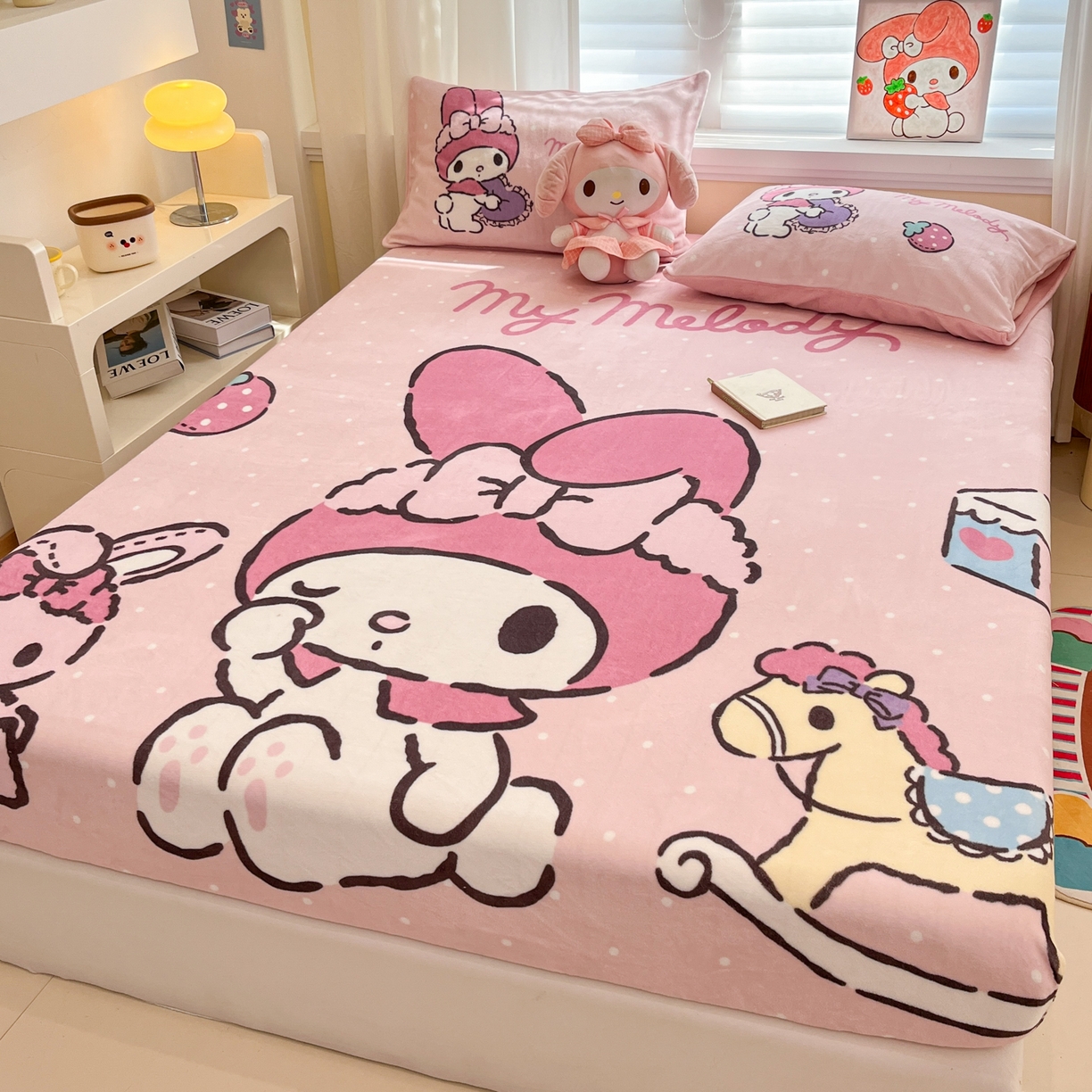 91家纺网 家纺一手货源 找家纺 金爱家 2025新款大版三丽鸥高克重牛奶绒保暖床笠 绒单品-木马美乐蒂