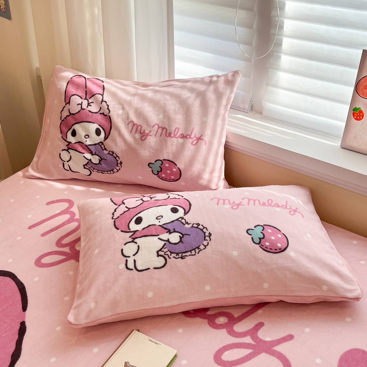 91家纺网 家纺一手货源 找家纺 金爱家 2025新款大版三丽鸥高克重牛奶绒保暖床笠 绒单品-木马美乐蒂