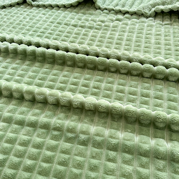 91家纺网 家纺一手货源 找家纺 栩裕纺织 2025春夏新款仿裘皮格子抽条毛毯-卷边款 抹茶绿