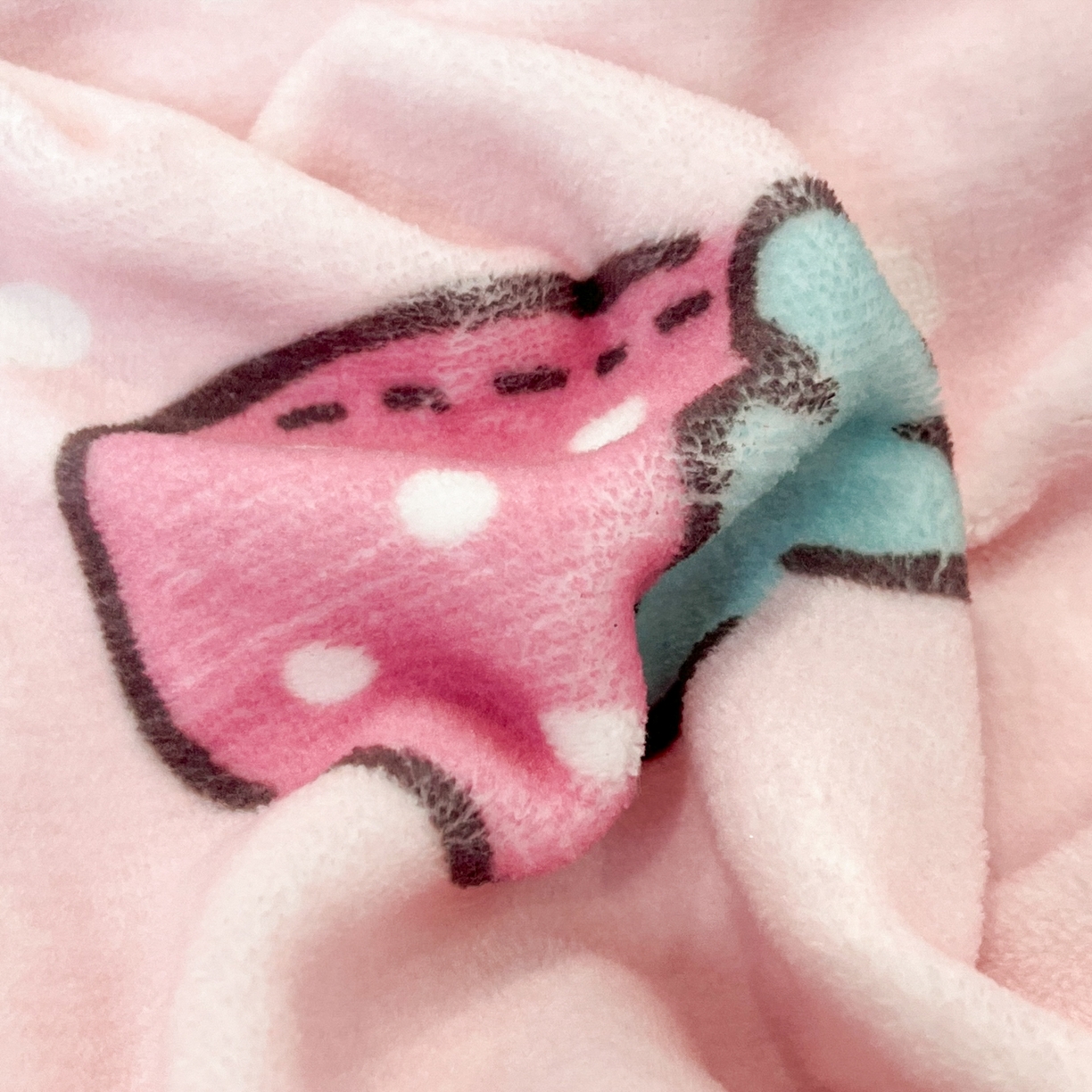 91家纺网 家纺一手货源 找家纺 金爱家 2025新款大版三丽鸥高克重牛奶绒保暖床笠 绒单品-木马美乐蒂