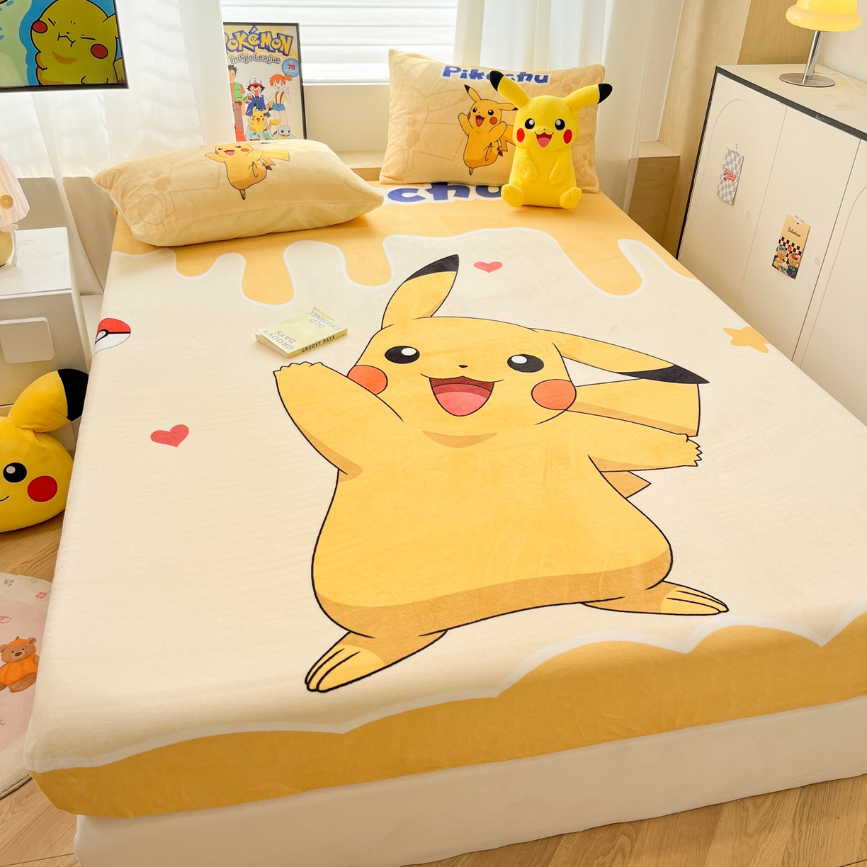 91家纺网 家纺一手货源 找家纺 暮思家居 2025新款正版授权宝可梦大版牛奶绒数码印花单品床笠单件床笠(带标价格） 绒A版-可爱皮卡丘