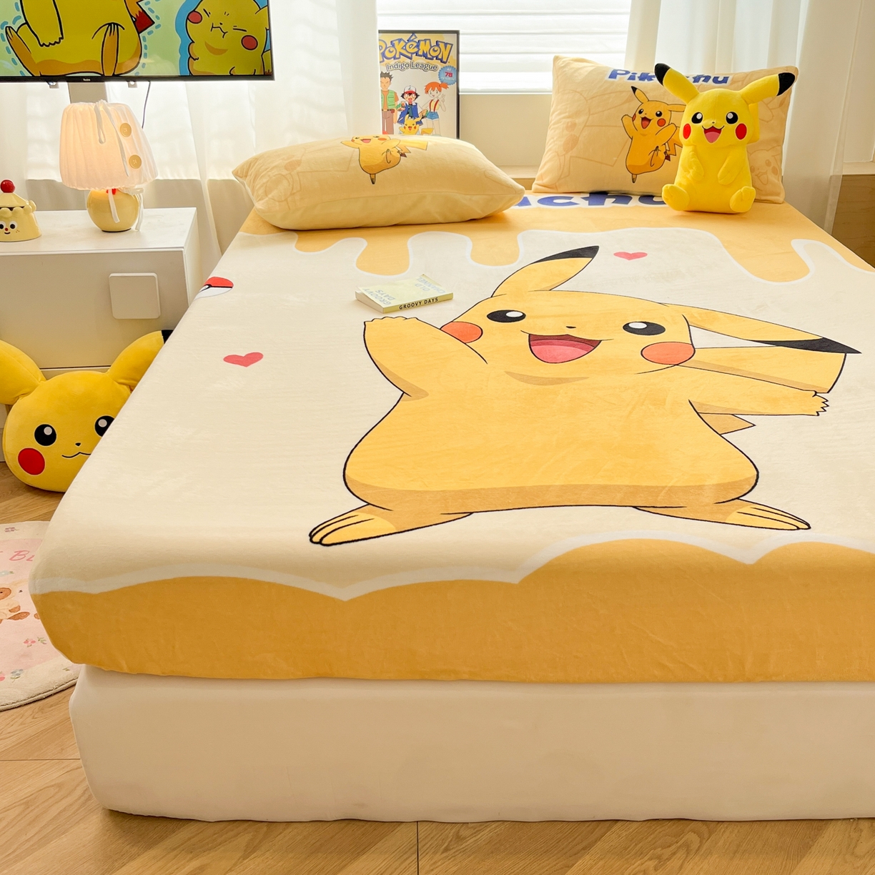 91家纺网 家纺一手货源 找家纺 暮思家居 2025新款正版授权宝可梦大版牛奶绒数码印花单品床笠单件床笠(带标价格） 绒A版-可爱皮卡丘