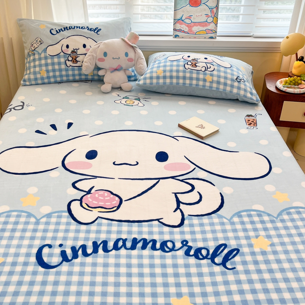 91家纺网 家纺一手货源 找家纺 金爱家 2025新款大版三丽鸥高克重牛奶绒保暖床笠 绒单品-奶芙玉桂狗